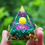 Orgonite Pyramide Citrine Malachite "Éclat de Renaissance" Image