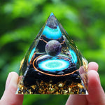 Orgonite Pyramide Sugilite "Éclat Spirituel" Image