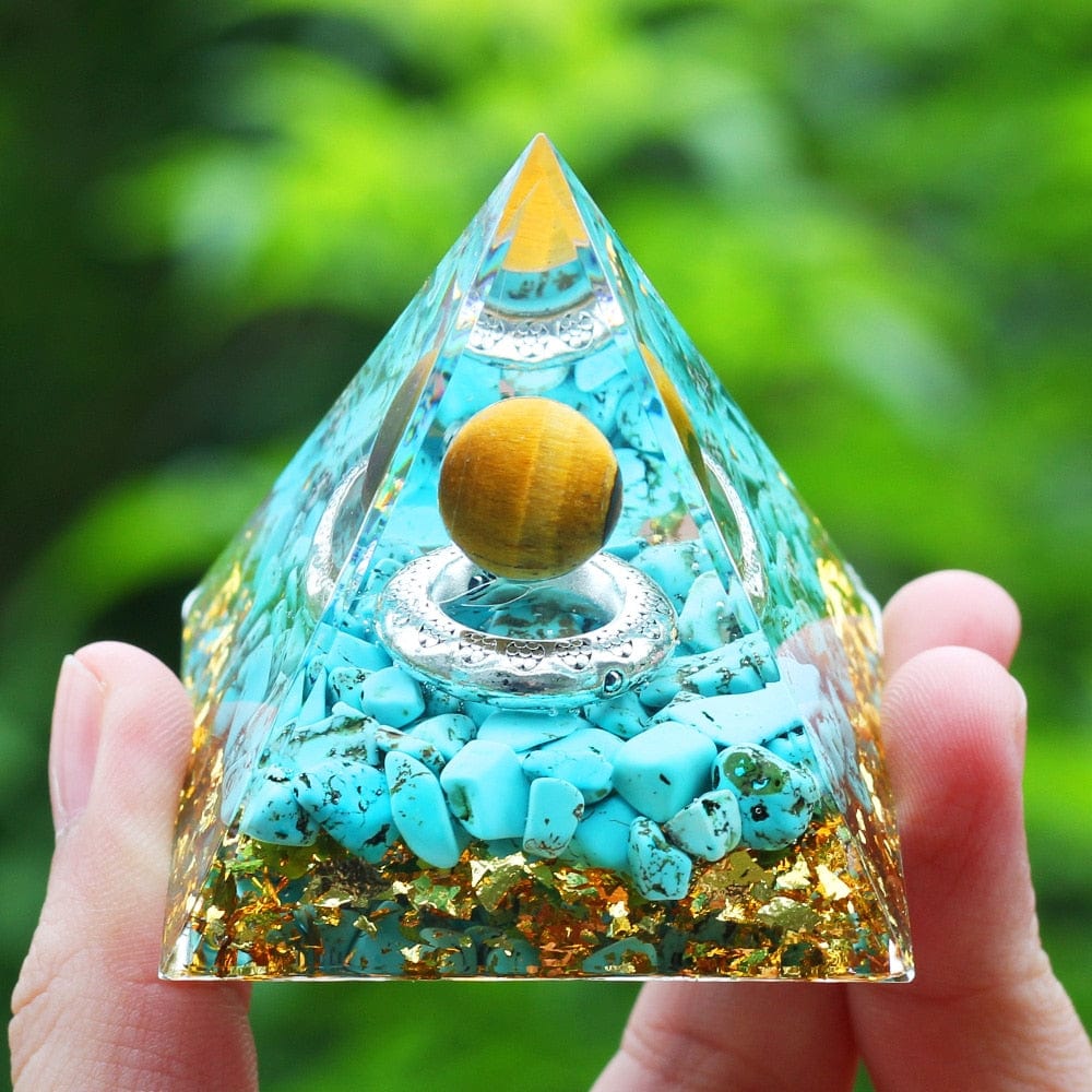 Orgonite Pyramide Turquoise Œil de Tigre "Force Terrestre" Image
